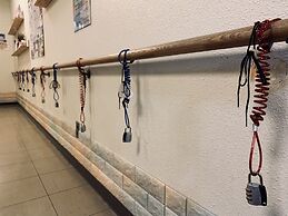 Guesthouse Shiawase Eki - Hostel