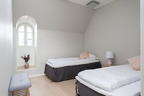 2ndhomes Kluuvi 2BR penthouse with balcony and sauna