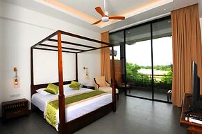 The Lake Forest Hotel