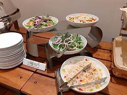 The Lake Forest Hotel