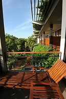 The Lake Forest Hotel