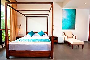 The Lake Forest Hotel