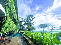 The Lake Forest Hotel