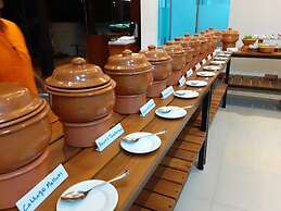 The Lake Forest Hotel