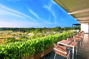 The Lake Forest Hotel