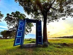 The Lake Forest Hotel