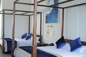 The Lake Forest Hotel