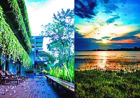 The Lake Forest Hotel