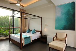 The Lake Forest Hotel