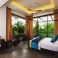 The Lake Forest Hotel