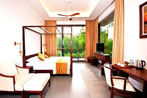 The Lake Forest Hotel