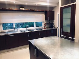 Acogedora Casa En Exclusivo Barrio