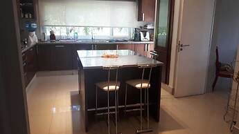 Acogedora Casa En Exclusivo Barrio