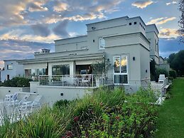 Acogedora Casa En Exclusivo Barrio