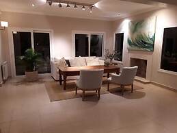 Acogedora Casa En Exclusivo Barrio