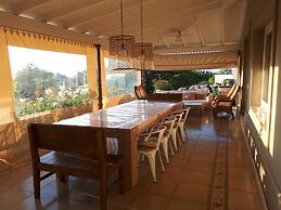 Acogedora Casa En Exclusivo Barrio