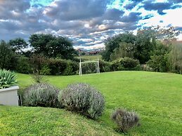 Acogedora Casa En Exclusivo Barrio