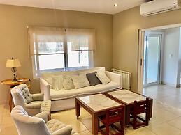 Acogedora Casa En Exclusivo Barrio