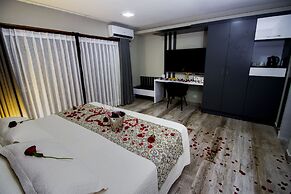 Sirari Suites Hotel