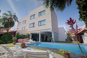 Sirari Suites Hotel