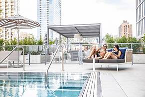 Level Chicago – Old Town