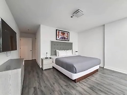 Level Chicago – Old Town