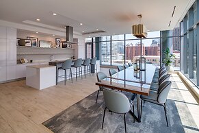 Level Chicago – Old Town