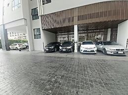 The Base Central Pattaya by Alin