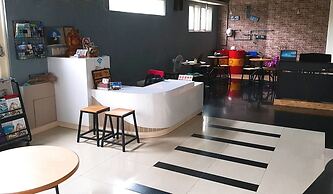 Kenting Jinjin Music Inn