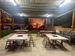 Kenting Jinjin Music Inn