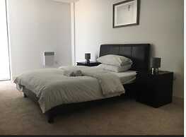 Spacious bright apartment w parking