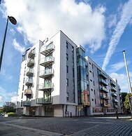 Spacious bright apartment w parking