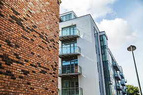 Spacious bright apartment w parking