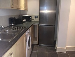 Spacious bright apartment w parking