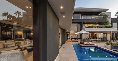 Moondance Villa & Suites