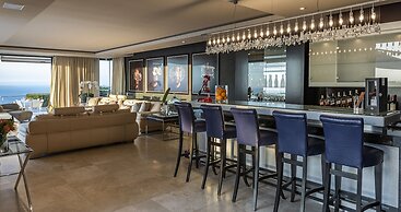 Moondance Villa & Suites