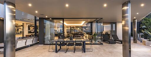 Moondance Villa & Suites