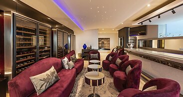 Moondance Villa & Suites