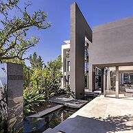 Moondance Villa & Suites