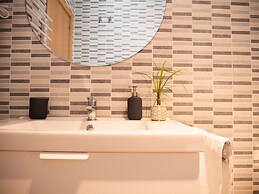 Stylish Apartment in downtown with Pool