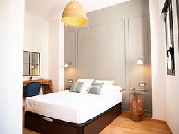 Stylish Apartment in downtown with Pool