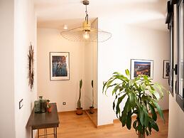 Stylish Apartment in downtown with Pool