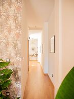 Stylish Apartment in downtown with Pool