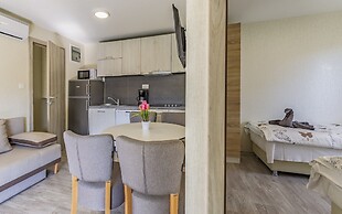 Mobile Home Rojnic- Campsite