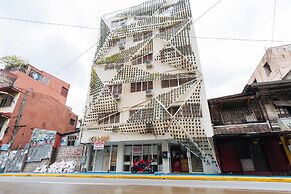 RedDoorz @ University Belt Manila