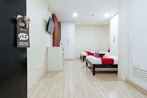 RedDoorz @ University Belt Manila