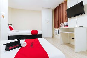 RedDoorz @ University Belt Manila