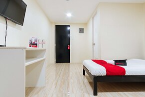 RedDoorz @ University Belt Manila