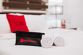 RedDoorz Plus near UST Manila