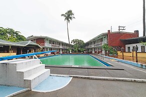 RedDoorz Premium @ Clarkview Angeles City